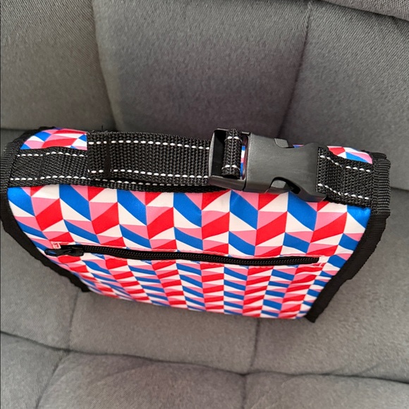 SCOUT Red, Pink, Whute and Blue Geometric Fold Down Lunch Bag w/Black Trim - Picture 4 of 8